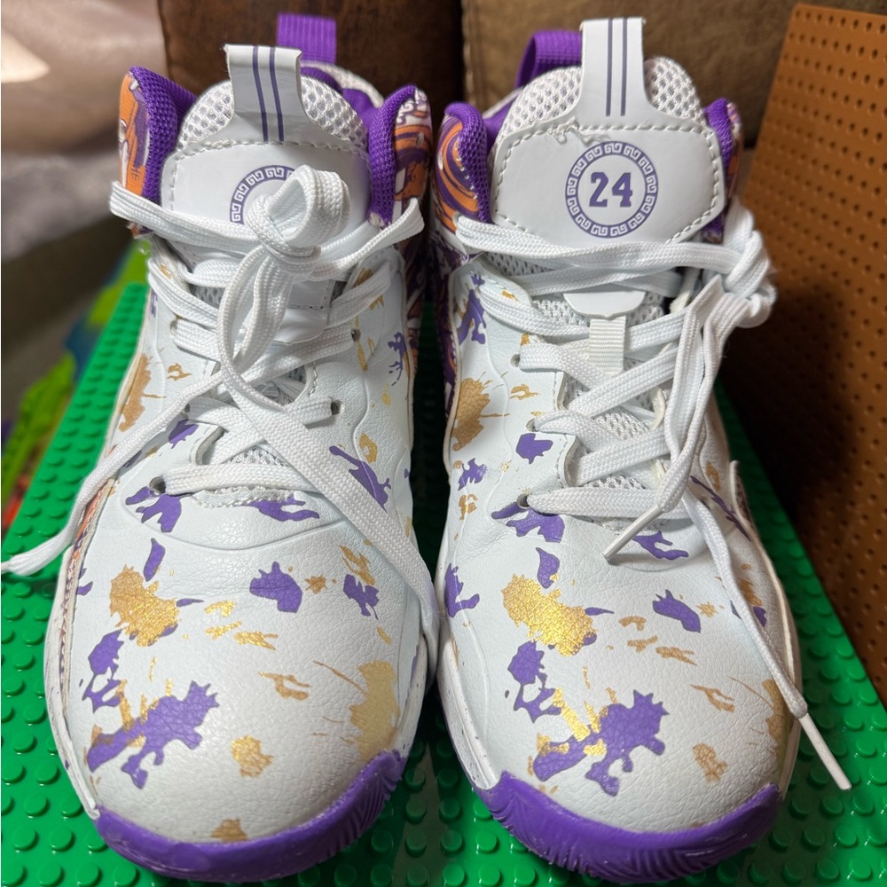 Los Angeles Lakers Kobe Bryant #24 High Top Sneakers Boys Youth Size 6 US 38 EU